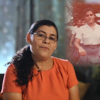 Una mujer de milicia