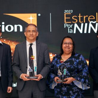 Misión Cristiana Elim y Corporación Cristiana de Radio y Televisión reciben el reconocimiento «Estrellas por la niñez 2023» por parte de Visión Mundial